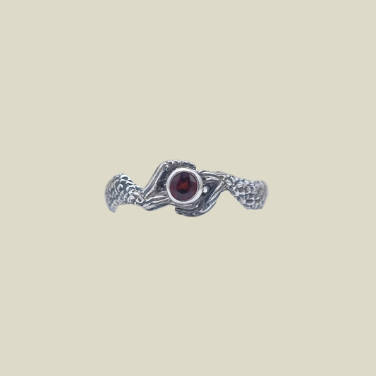 Mermaid Tail Ring – Garnet | Sterling Silver