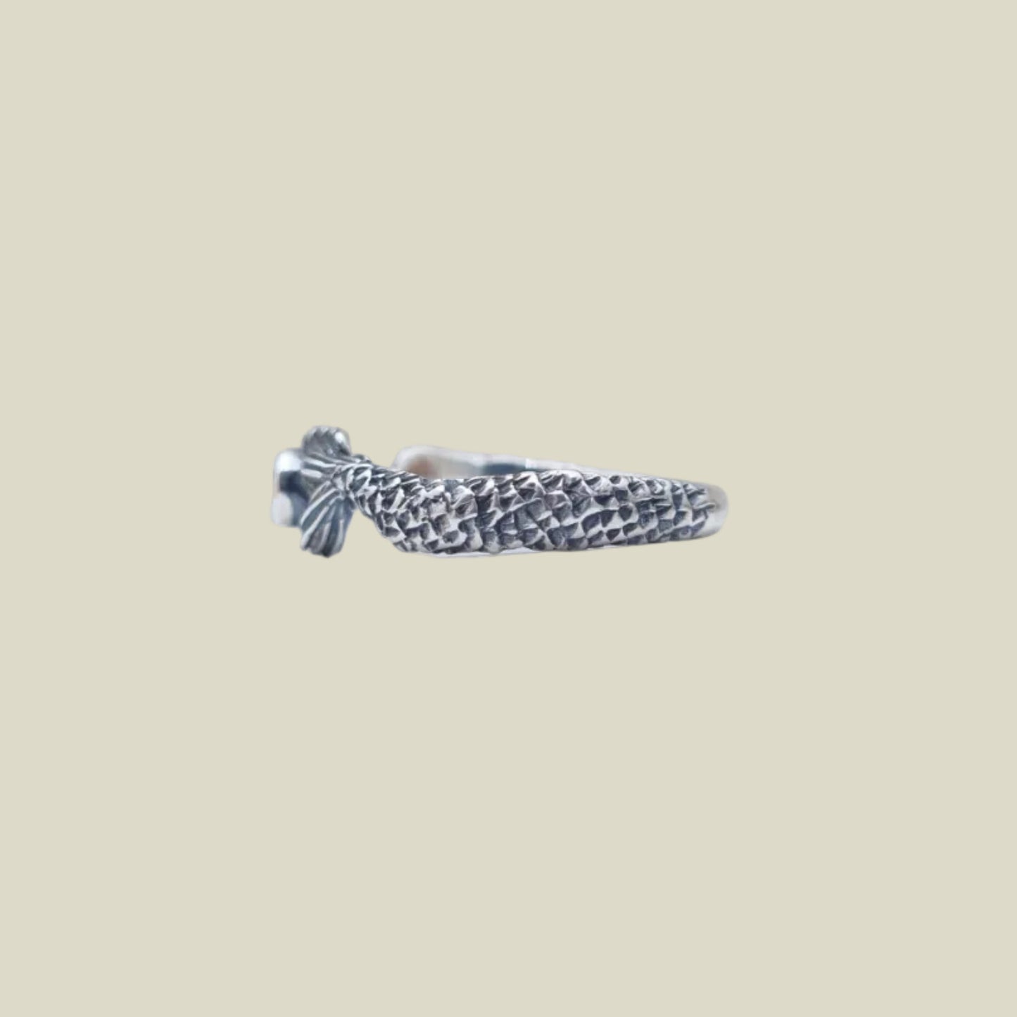 Mermaid Tail Ring – Garnet | Sterling Silver